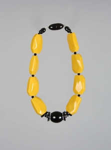 Collar de cuentas de resina epoxi hecho a mano, accesorio de joyería de diseño moderno para mujer, para moda y uso diario. - Product Image 6