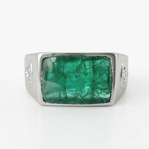 Anillo de Oro Blanco de 14K con Esmeralda de 5.25 CT en el Centro y Diamantes Laterales en Forma de Trillón, Joyería Fina de Lujo Personalizada - Product Image 1