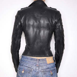 Chaqueta de Motociclista Personalizada para Mujer, Otoño, Cuero Sintético, Botones, Color Sólido, Estilo Motero, Cierre de Cremallera, Corte Ajustado, Define la Cintura, Ecológica - Product Image 3