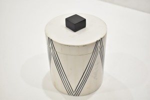 Premium Quality Round MDF Resin Geometric Pattern Decorative Box Elegant Organizer with Lid for Home Decor Available For Sale - Product Image 3