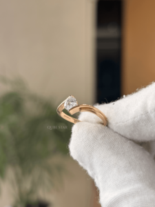 Anillo de lujo para mujer, oro de 18 quilates, diamante cultivado en laboratorio de 2.134 quilates, corte brillante redondo, solitario, banda ondulada, talla US 6 - Product Image 2