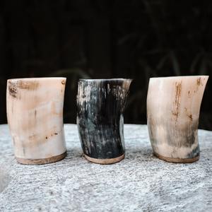 Las mejores tazas de chupito hechas a mano de cuerno de búfalo, vasos de cuerno de vaca hechos a mano, tazas vikingas de cuerno de buey para fiestas y brindis, a la venta al por mayor. - Product Image 1