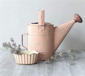 Arrosoir de jardin en métal galvanisé durable avec poignée ergonomique pour un arrosage facile des parterres de fleurs et des pelouses - Product Image 4