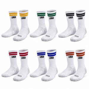 Fabricant de chaussettes de sport personnalisées en gros, chaussettes en coton et élasthanne pour adultes avec logo pour le football, le basketball et la course à pied - Product Image 6
