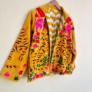 Veste en velours moutarde pour femme avec broderie Suzani et motif léopard, manteau tendance, cadeau pour elle, esthétique artistique folklorique, blazer d'hiver - Product Image 5