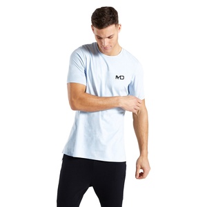 เสื้อยืดผู้ชายขายดี ผ้าเจอร์ซีย์คอตตอน 100% เนื้อผ้าบางเบา แขนสั้น ใส่สบายๆ สำหรับฤดูร้อน รับผลิตแบบ OEM คุณภาพพรีเมียม - Product Image 5