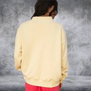 Sudadera Amarillo Pálido con Cuello Alto, Letras Rojas Grandes en la Parte Delantera, Corte Recto, Mangas Largas, Puños y Dobladillo Acanalados, Ropa con Logotipo Personalizado - Product Image 3
