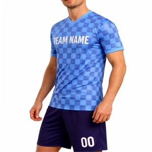 Ensemble d'uniformes de football personnalisés pour hommes : maillot et short de football, production OEM, coupe athlétique, confort optimal, style léger - Product Image 3