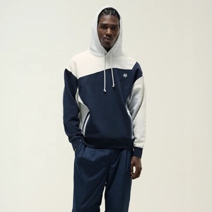 Sweat à capuche élégant streetwear d'hiver pour homme à motif géométrique contemporain avec imprimé de teintes contrastées - Product Image 2