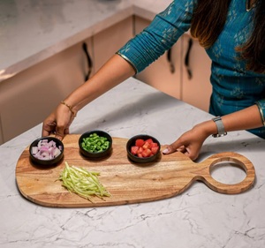 Tabla de Cortar Rectangular de Bambú Rústica Hecha a Mano, 1.5 cm de Grosor, Apta para Lavavajillas, para Picar, Servir y Preparar Alimentos - Product Image 3