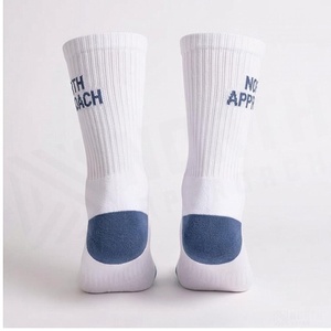 Chaussettes de sport respirantes bleues à motif géométrique pour adultes – Collection Printemps - Product Image 2