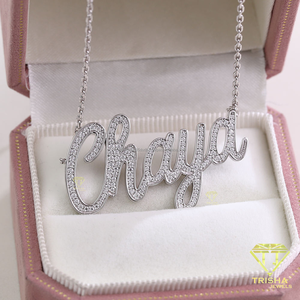 Colgante de Moissanita con Nombre Personalizado en Cursiva y Diseño de Letra Chaya, Piedras Brillantes, Cadena en Tono Plata para Joyería de Lujo - Product Image 3