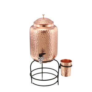 Distributeur d'eau artisanal en cuivre pur antique avec support en laiton, réservoir décoratif martelé de 10 L pour la santé ayurvédique - Product Image 4