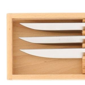 Ensemble de 4 couteaux à steak noirs avec lames argentées unies et manches rivetés dans un plateau en bois brun clair pour la table à manger - Product Image 5