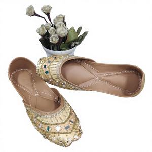 Femmes Tendance Broderie Chaussure Écologique Très Durable En Cuir Véritable Léger Fantaisie Chaussures Indien Tradition Style Chaussures Ensemble - Product Image 1