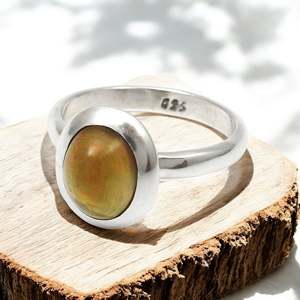 Elegante Anillo de Plata de Ley 925 de Estilo Clásico Minimalista con Ópalo Negro de Corte Ovalado, Joyería de Moda para Usar Diariamente - Product Image 1
