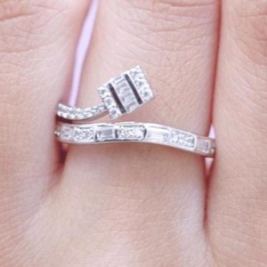 แหวนมอสซาไนต์ทรงต่างๆ หลายแบบ ดีไซน์ไขว้ วงแหวนเงินแท้ 925 ของแท้ พร้อมของขวัญสำหรับงานปาร์ตี้ ดีไซน์สวยเก๋ไม่ซ้ำใคร เครื่องประดับสุดเซอร์ไพรส์ - Product Image 4