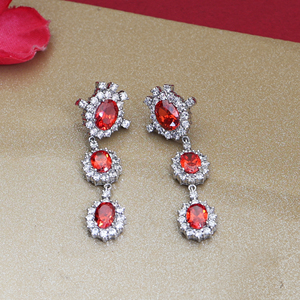 Boucles d'oreilles pendantes ovales rouge rubis plaquées or rose avec perle pour femmes et jeunes filles, idéales pour les mariages et les soirées - Product Image 3