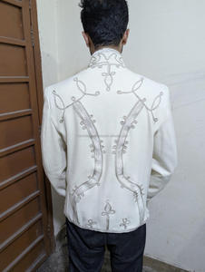 Veste Hussar Unisexe Blanche Premium 100% Coton Respirant, Uniforme Cérémoniel avec Tressage et Bordure Argentés - Product Image 2