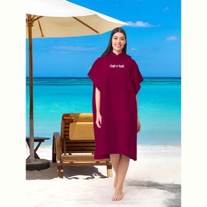 Peignoir de plage en coton éponge 100% au design élégant, super absorbant, avec logo brodé personnalisé, prix d'usine - Product Image 1