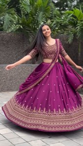 Conjunto de Lehenga Bordado Color Borgoña, Blusa con Cuentas Florales y Falda Plisada, Vestido Tradicional para Bodas y Festivales - Product Image 3