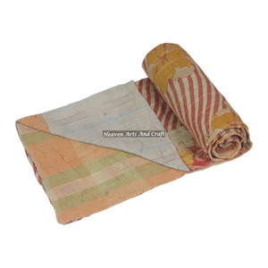 Colcha de Algodón Indio, Ropa de Cama, Colcha Kantha Hecha a Mano con Bloques, Colcha Reversible India Cosida a Mano, Colcha Pesada de Sari Antiguo - Product Image 1