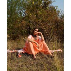 Caftán de tela tejida con cuello en V, largo hasta el suelo, con lentejuelas y cuentas, efecto tie-dye en tono melocotón, transpirable, de silueta holgada, talla XS, para ocio. - Product Image 6