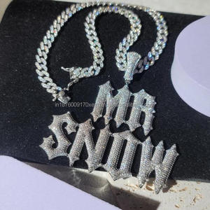 Colgante de Placa con Nombre Personalizado de Diamante Moissanita Único con Cadena Cubana, Joyería de Lujo - Product Image 1