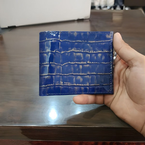Cartera Bifold de Cuero Texturizado Azul Premium para Hombre, Cartera Delgada de Lujo Hecha a Mano con Patrón Brillante, Elegante Tarjetero de Diseño - Product Image 1