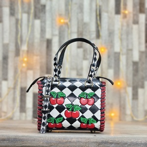 Bolso de Mano de Cuero Genuino de Lujo, Diseño a Cuadros Blanco y Negro con Patrón de Cerezas, Asa Superior, Cierre de Cremallera, Gran Capacidad para Viajes - Product Image 1