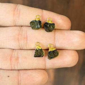 Pendentif en Moldavite naturelle brute, plaqué or, pendentif Moldavite pour la guérison, bijoux faits à la main, cadeau de Saint-Valentin pour l'amour - Product Image 3