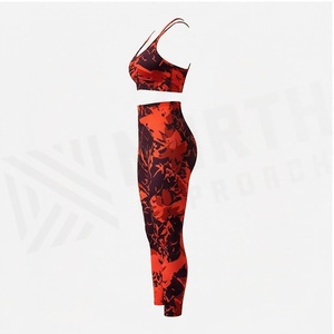 Ensemble de yoga imprimé rouge et noir 2 pièces : Crop top à fines bretelles et leggings taille haute longueur intégrale, vêtements de sport respirants - Product Image 3