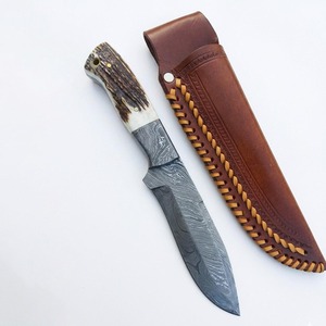 Cuchillo de Acero de Damasco Personalizado, Cuchillo Bowie de Caza con Mango de Cuerno, Hoja Fija para Supervivencia al Aire Libre - Product Image 4