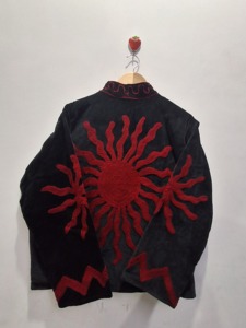 เสื้อแจ็คเก็ตกำมะหยี่ปักลายดอกไม้สุดหรูสำหรับผู้หญิง เสื้อโค้ทกำมะหยี่กันแดด สไตล์โบฮีเมียนเก๋ไก๋ งานฝีมือสุดพิเศษ แฟชั่นเสื้อคลุม - Product Image 2