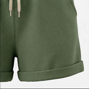 Conjunto informal verde oliva de 2 piezas para mujer, camiseta de manga corta con estampado geométrico y pantalones cortos por encima de la rodilla, corte holgado, primavera y verano - Product Image 6