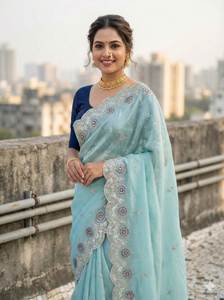 ชุดส่าหรีงานออกแบบสำหรับงานปาร์ตี้ - ผ้าโกลด์ครัชพร้อมขอบผ้าลายอาร์โคคัทและเสื้อปักลาย - Product Image 4