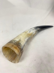 Corne à boire viking artisanale pour la bière, corne de bœuf de haute qualité polie, corne naturelle fabriquée à la main pour boire, artisanat viking - Product Image 5