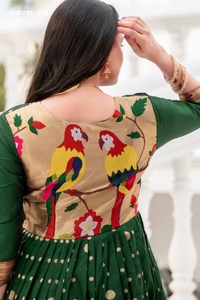 Robe en soie de couleur éclatante, idéale pour les festivals, avec des travaux de tissage, au prix de gros, fabricant de mode féminine - Product Image 4
