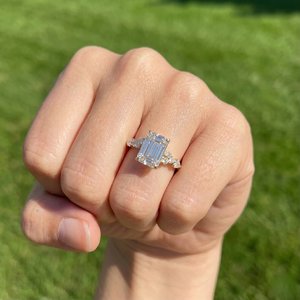 Bague en argent 925 avec moissanite, taille brillant rond, bijoux de créateur étincelants, cadeau élégant pour femme - Product Image 4