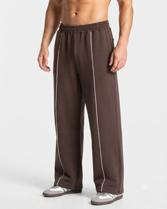 Ensemble de survêtement surdimensionné personnalisé pour homme, couleur espresso, avec détails contrastants, en molleton de coton de qualité supérieure, comprenant un sweat à capuche et un pantalon de survêtement à jambes larges, OEM - Product Image 4