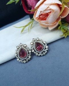 Boucles d'oreilles clous en pierre en forme de poire, style Kundan, pour femmes, plaquées or antique, pour mariage, collections de vêtements ethniques. - Product Image 5