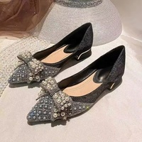 Zapatos de moda 2025 nuevos zapatos de moda de mujer suaves antideslizantes de tacón grueso de boca baja con punta estrecha para ropa de carrera