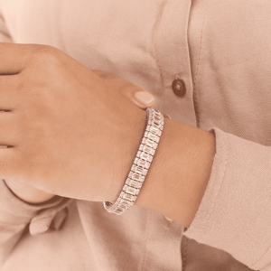 Bracelet tennis élégant entièrement serti de diamants – Bijoux en diamants de qualité supérieure taille émeraude - Product Image 2