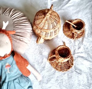 Juego de juguetes de mimbre para fiesta de té para niñas pequeñas, niños, juego de simulación, taza de té, tetera, platos, juguetes de ratán - Product Image 6