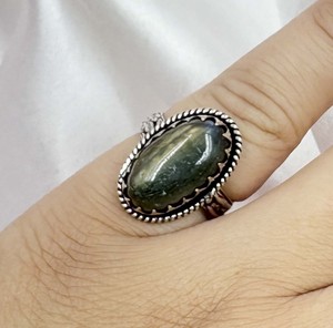 Bague ovale en onyx noir, laiton artisanal plaqué argent 925, bijoux floraux tendance en pierres précieuses, vente en gros - Product Image 1