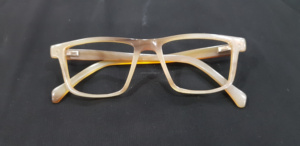 Anteojos de cuerno de animal auténticos marcos hechos a mano para looks distintivos de India Marco de cuerno de anteojos unisex - Product Image 3