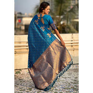 Sari de seda suave azul Elite Weaves con doble bordado Zari y borde de ciervo, elegantes vestidos de club - Product Image 4