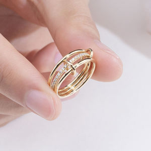 Anillo de Eternidad de Oro 14K/18K con Diamante Redondo Cultivado en Laboratorio, Anillo Giratorio Delicado con Conector, Banda Entrelazada, Banda Triple - Product Image 1