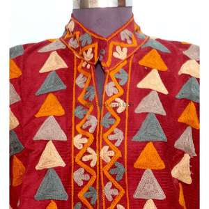 Nouvelle arrivée : Veste courte brodée à la main, manteau d'hiver fini, vêtements pour femmes, cadeau pour demoiselle d'honneur, idéal pour les soirées. - Product Image 2