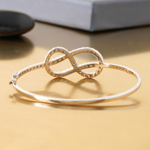 Brazalete Infinito de Oro Blanco y Amarillo de 14K con Diamante Redondo Cultivado en Laboratorio de 2.27 CT, Certificado IGI, Estilo Pulsera de Tenis - Product Image 4